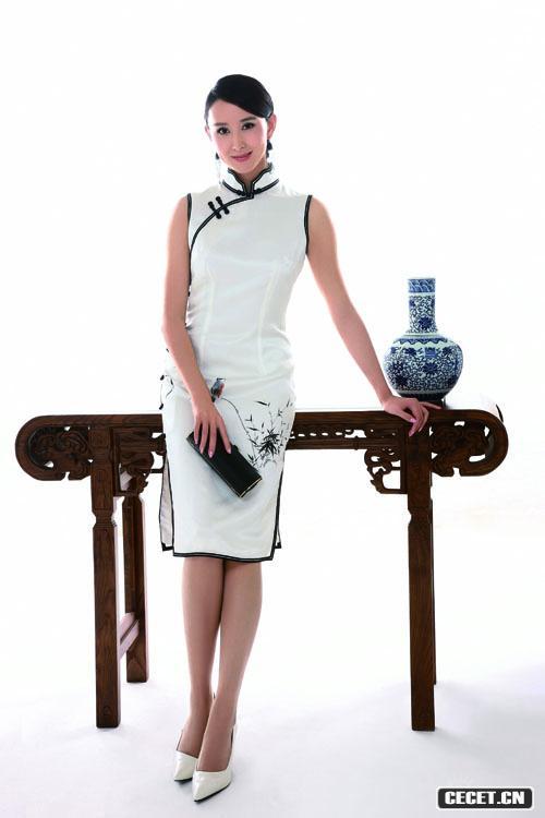 胡靜青花旗袍展中國風(fēng)