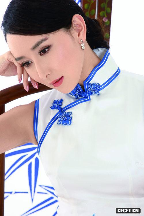 胡靜青花旗袍展中國風(fēng)