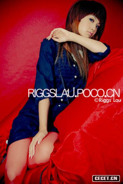 楊丞琳眼神無(wú)辜扮嫩照