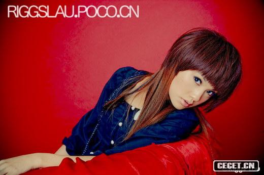 楊丞琳眼神無(wú)辜扮嫩照