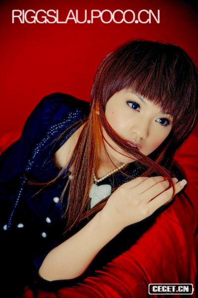 楊丞琳眼神無(wú)辜扮嫩照