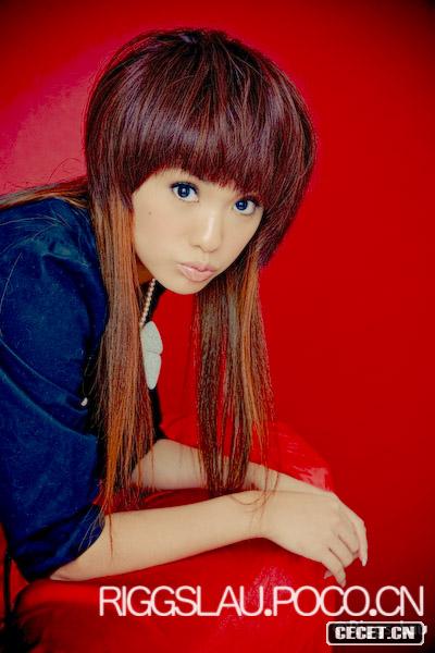 楊丞琳眼神無(wú)辜扮嫩照