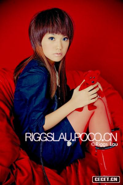 楊丞琳眼神無(wú)辜扮嫩照