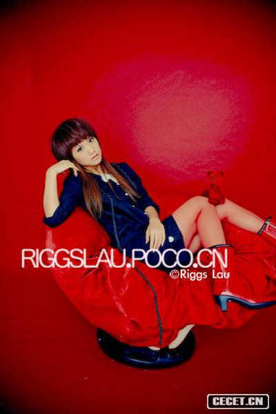 楊丞琳眼神無(wú)辜扮嫩照