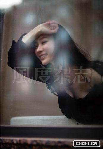 霍思燕豐滿(mǎn)撐蕾絲文胸