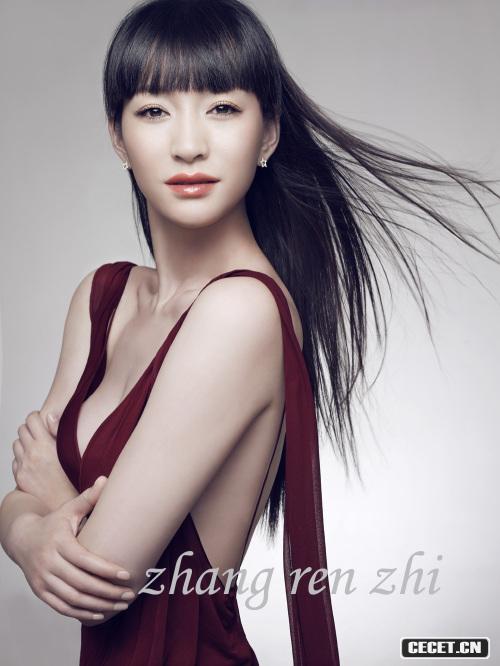 李小冉清純低胸造型