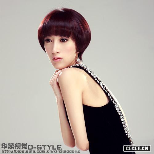 金巧巧玩味低胸時(shí)裝秀