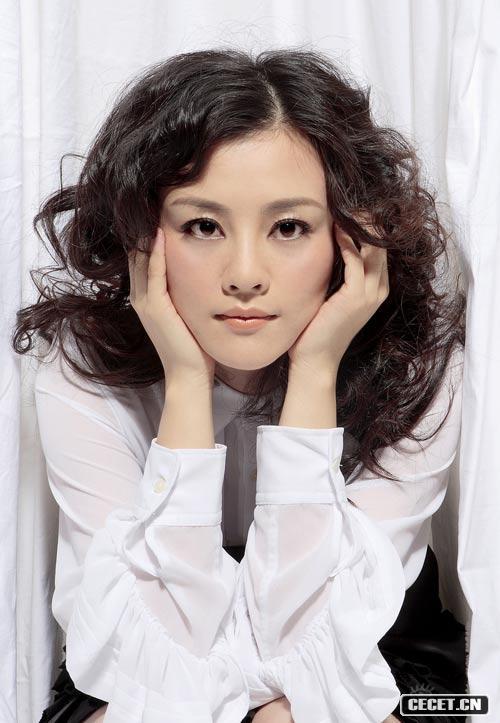 劉孜新年純美優(yōu)雅氣質(zhì)