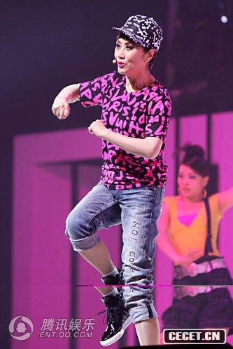 汪明荃最新舞臺劇《真是阿姐》首場(chǎng)演出