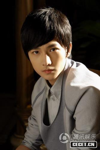 成年“寶玉”楊洋