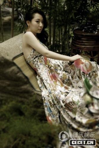 成年“寶釵”白冰