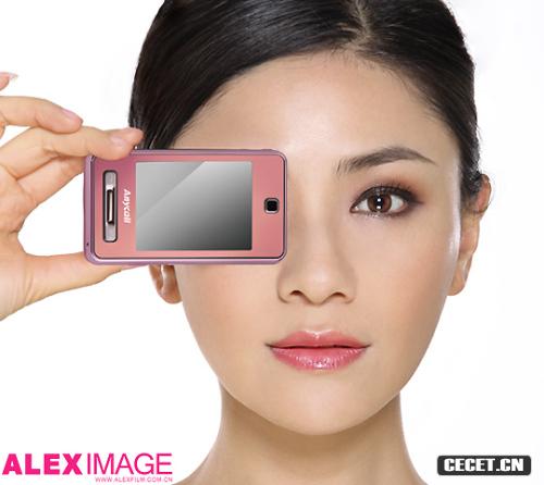 胡可化身豐滿(mǎn)數碼女郎