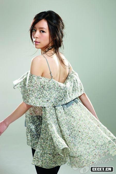 張靜初演繹雪紡的優(yōu)雅