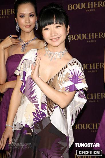 陶晶瑩雍容典雅秀珠寶