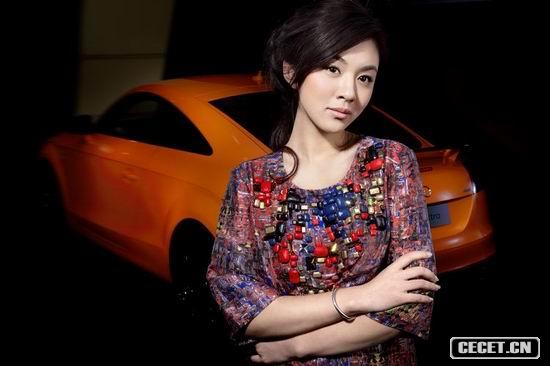 王曉晨寫(xiě)真顯華美氣質(zhì)