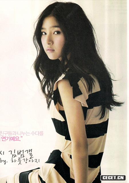 韓女星金素恩純美笑容