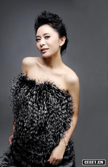 張恒:嫵媚秀美肩