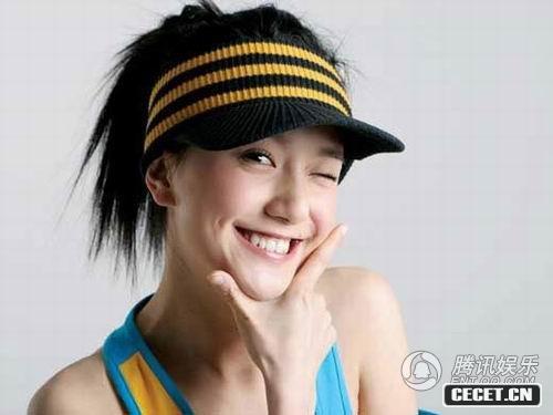 李倩可愛(ài)搭配靚麗時(shí)尚