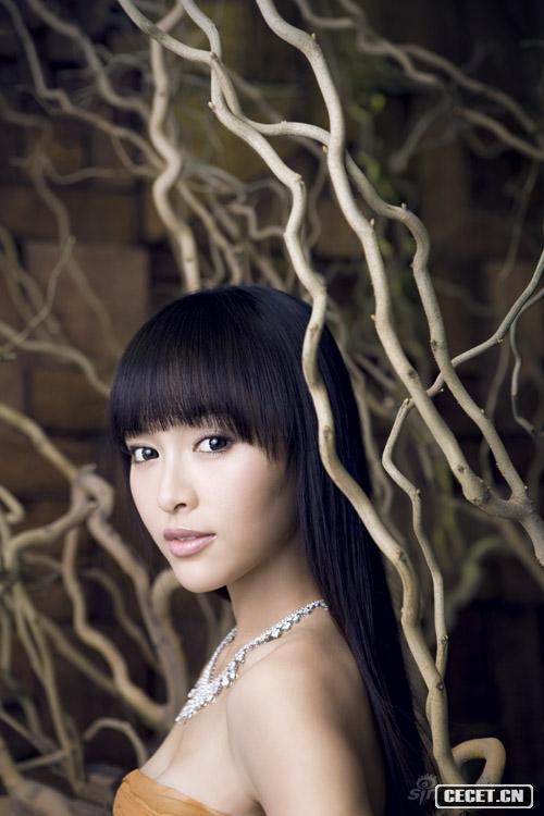 唐嫣寫(xiě)真展清新典風(fēng)范