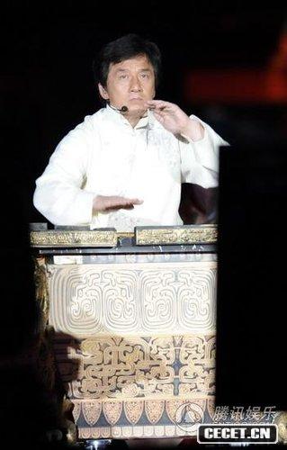 成龍鳥(niǎo)巢個(gè)唱擊缶