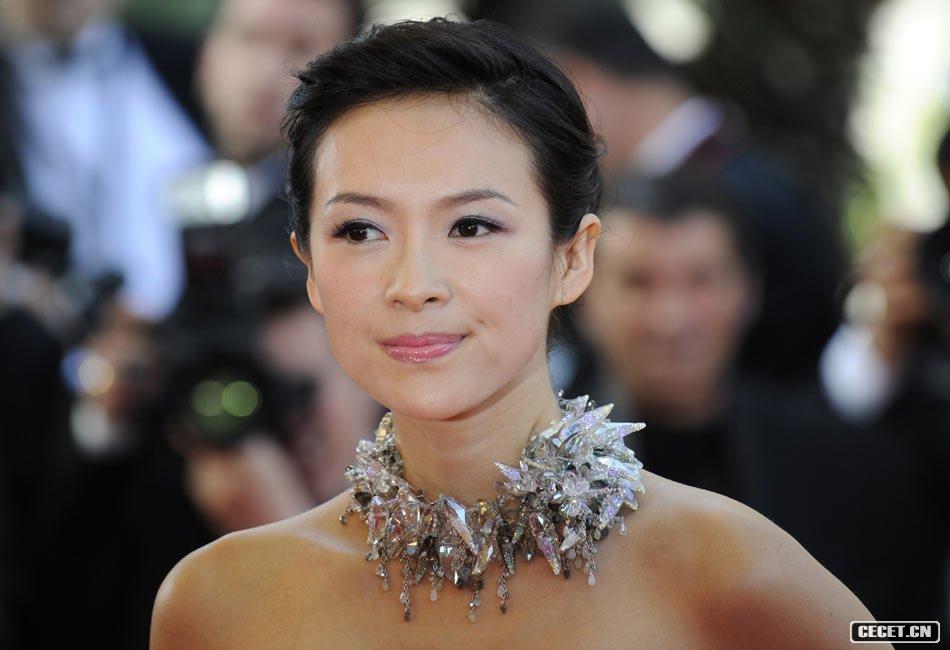 章子怡玉背全裸風(fēng)情萬(wàn)種