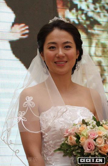 沈傲君婚紗價(jià)值不菲