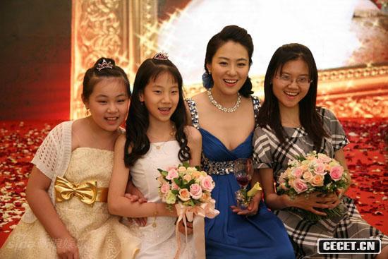 沈傲君和小花童