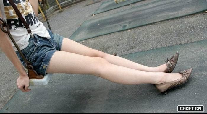 街頭長(cháng)腿形成一道亮麗風(fēng)景