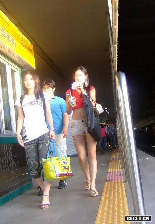 街頭長(cháng)腿形成一道亮麗風(fēng)景