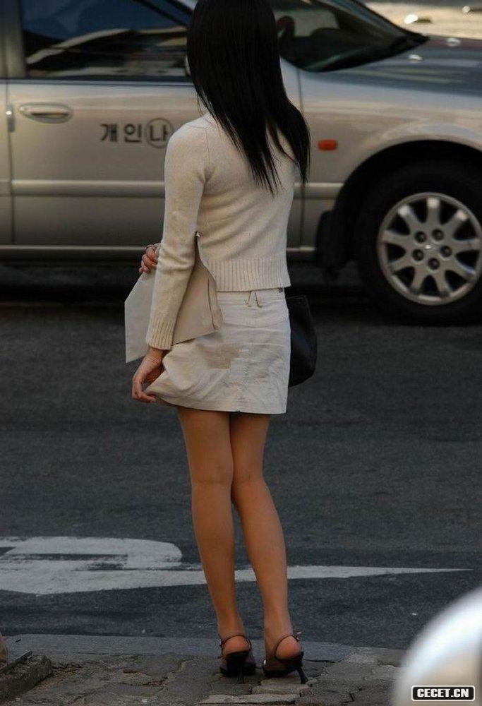 街頭長(cháng)腿形成一道亮麗風(fēng)景