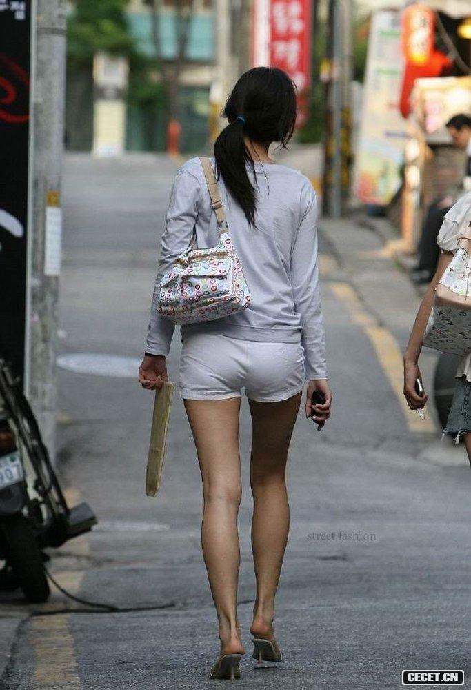 街頭長(cháng)腿形成一道亮麗風(fēng)景