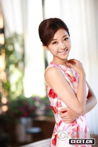 姜鴻溫婉居家寫(xiě)真曝光