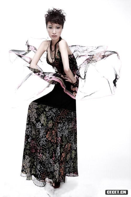 金巧巧百變寫(xiě)真顯嬌媚