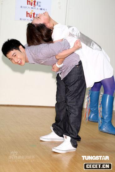 潘瑋柏與女伴貼身熱舞