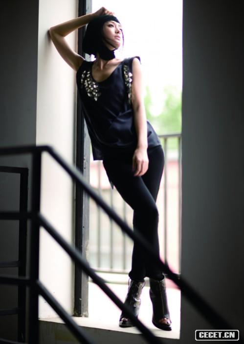 秦嵐黑色優(yōu)雅寫(xiě)真