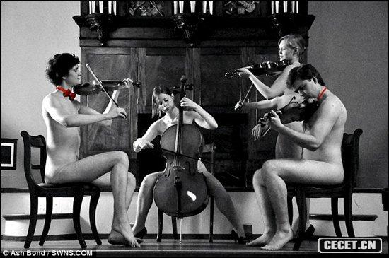 管弦樂(lè )隊的成員們投入到忘我的演奏中