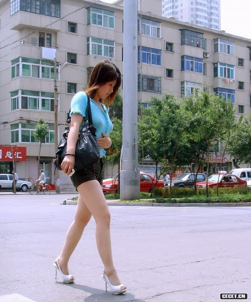 街拍超性感長(cháng)腿氣質(zhì)美女