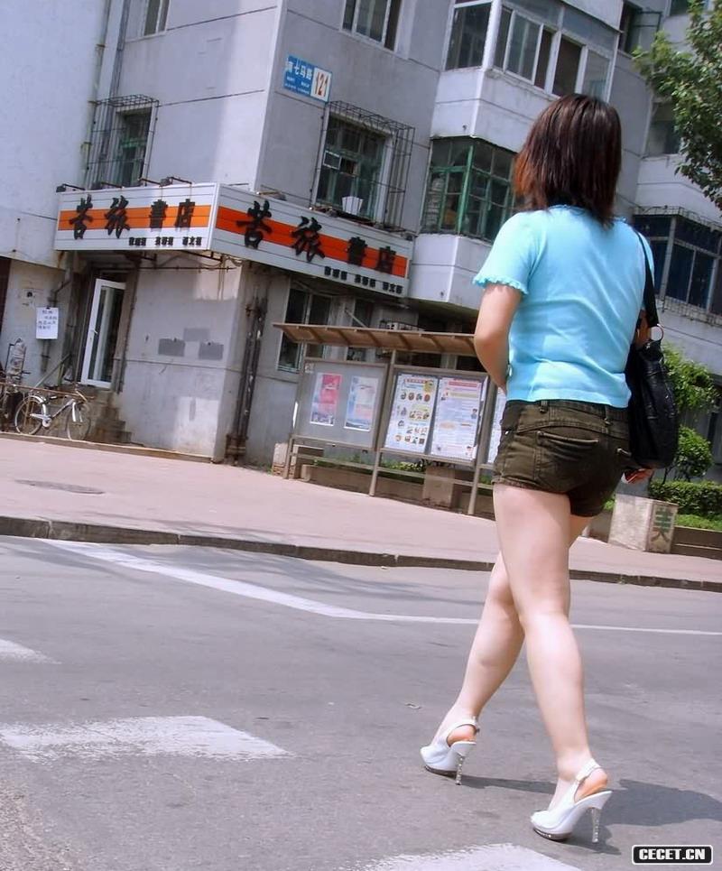 街拍超性感長(cháng)腿氣質(zhì)美女