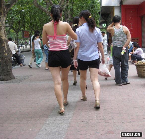 買(mǎi)菜回家的清涼美女