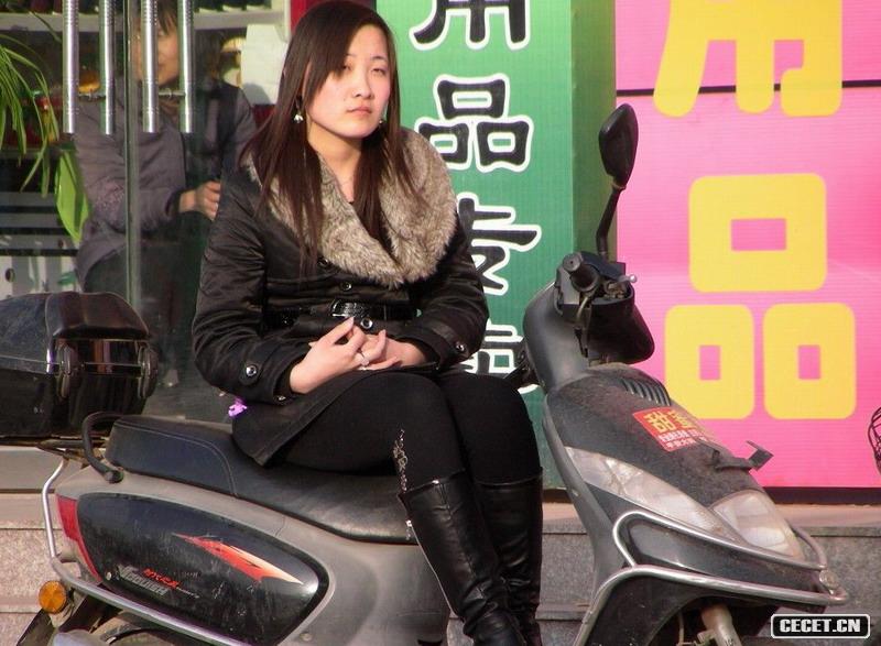 摩托車(chē)上的性感女孩