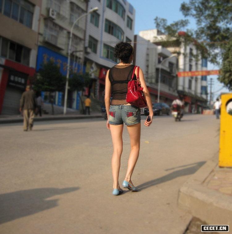 跟拍街邊性感老板娘