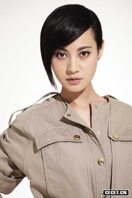 楊雪拍純色成熟新寫(xiě)真