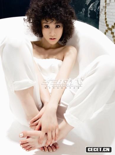 章齡之寫(xiě)真秀冷艷魅力