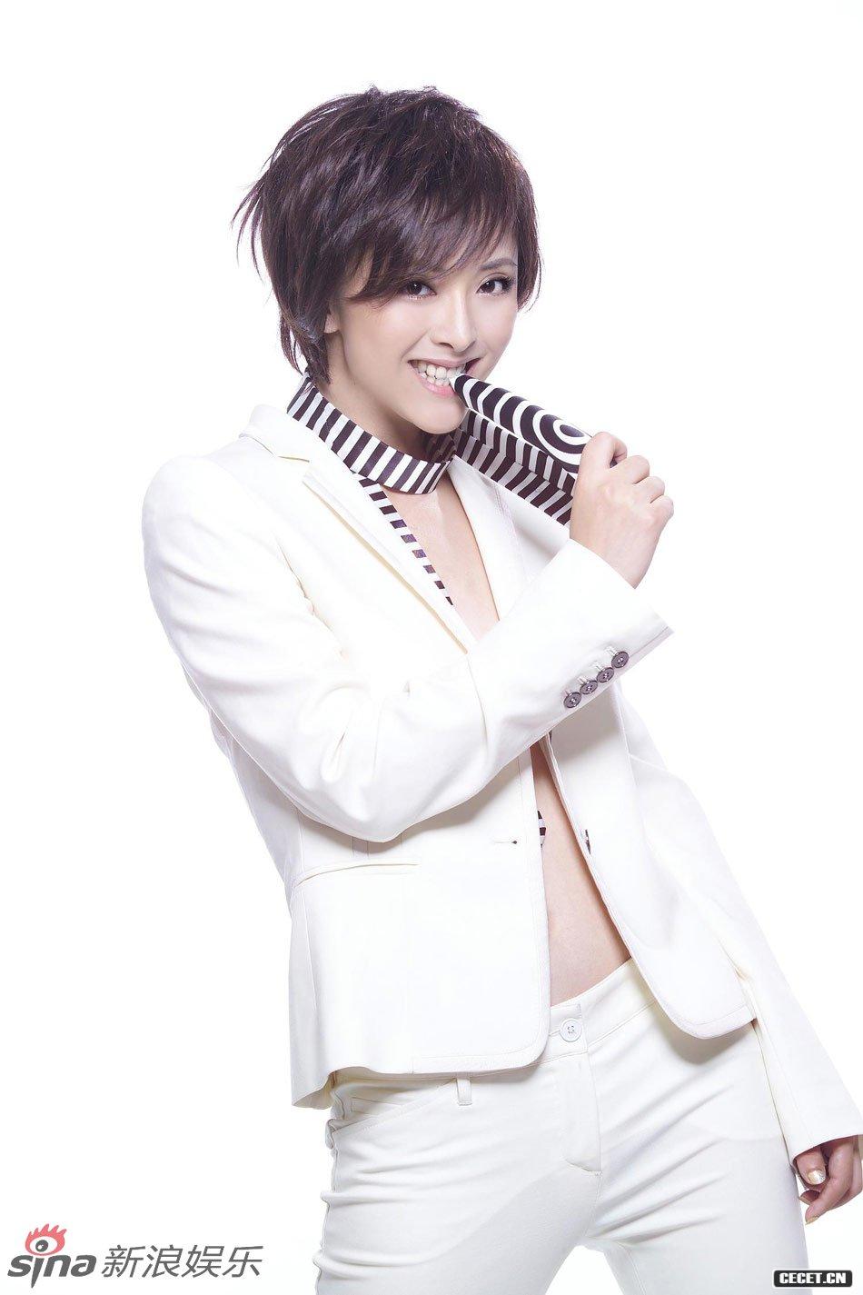 黃小蕾寫(xiě)真真空上陣