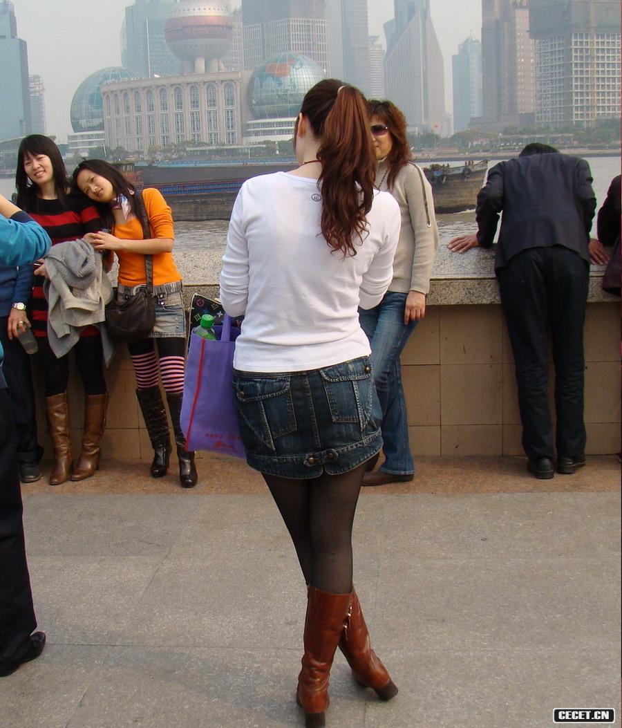 穿MangoT恤的美女姐姐