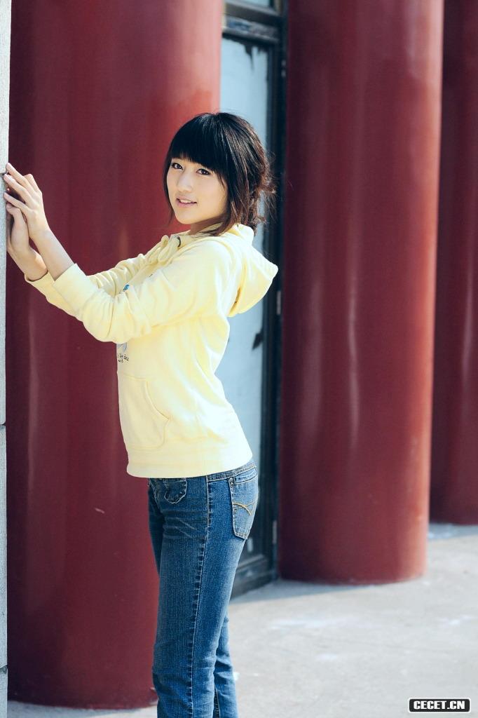 漂亮女網(wǎng)友生活照