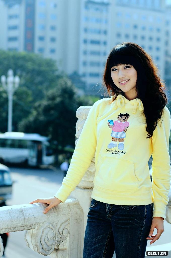 漂亮女網(wǎng)友生活照