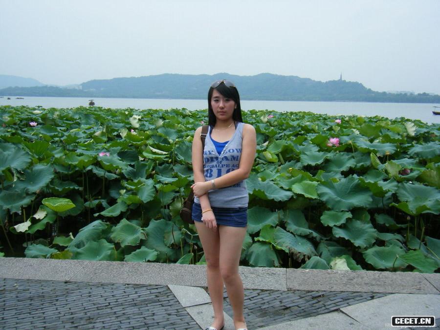 漂亮姐姐七月游西湖