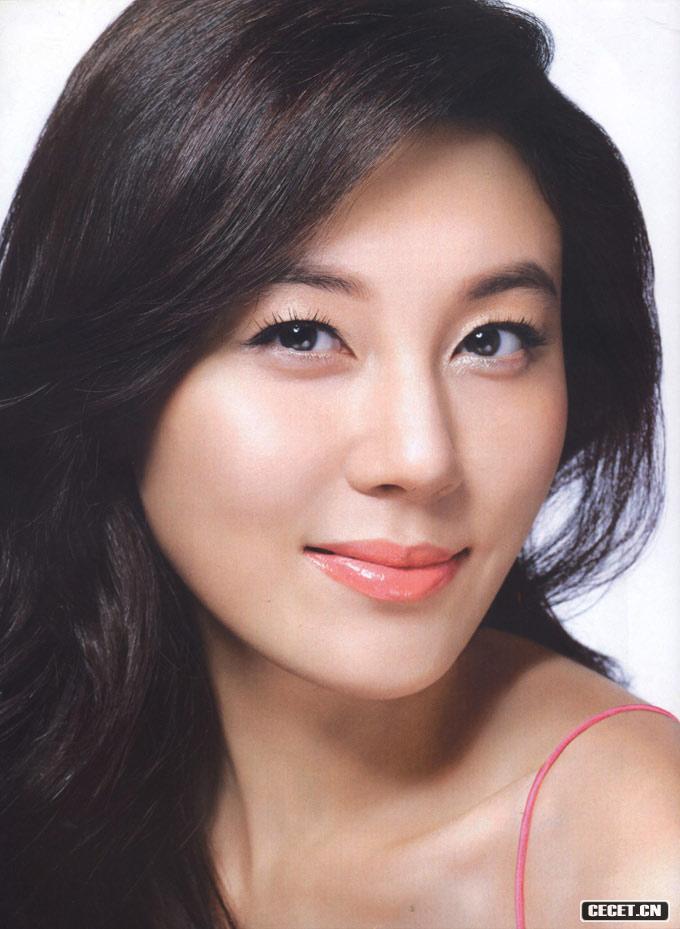 金荷娜雜志照氣質(zhì)動(dòng)人