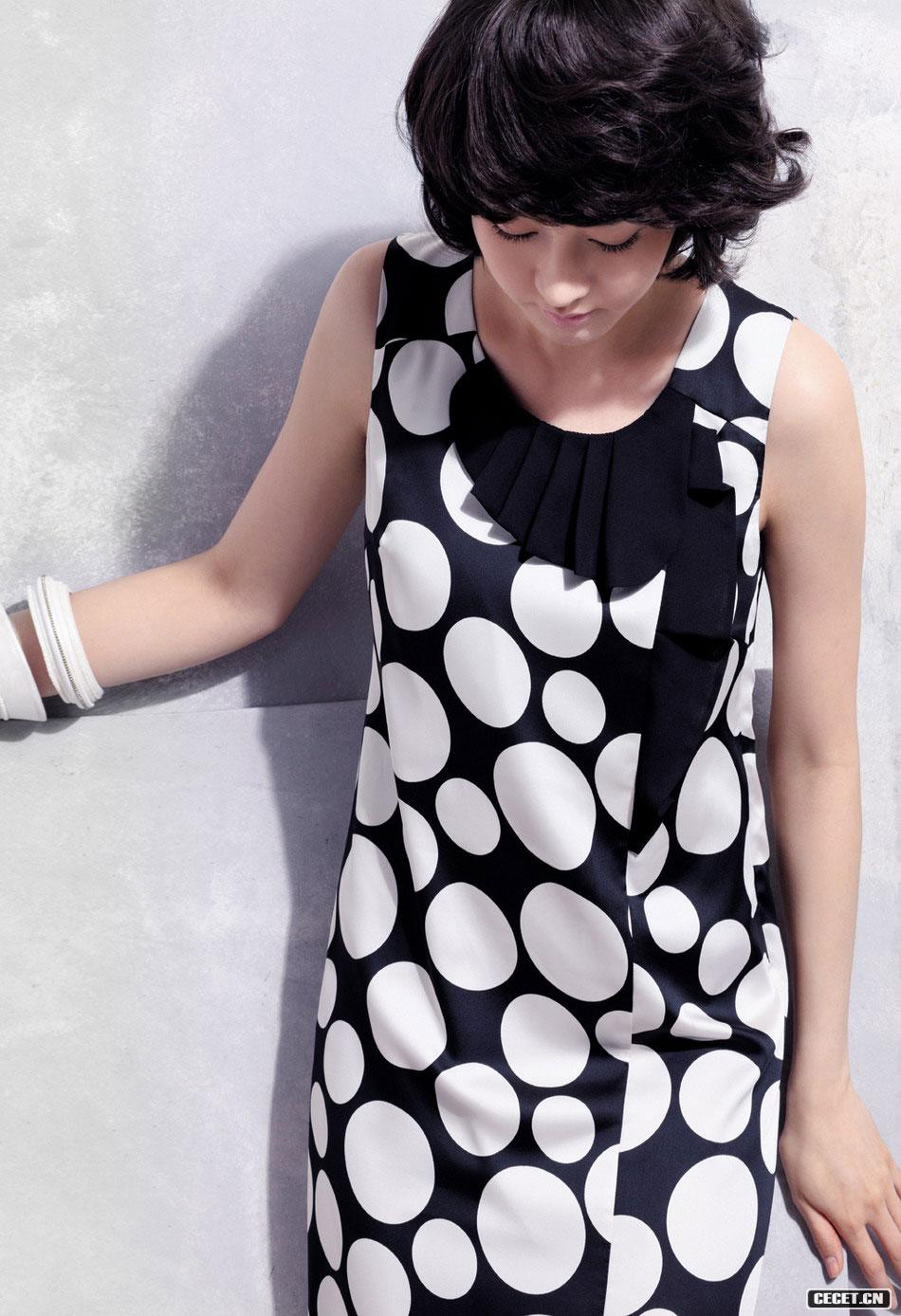 成宥利夏裝照曼妙優(yōu)雅